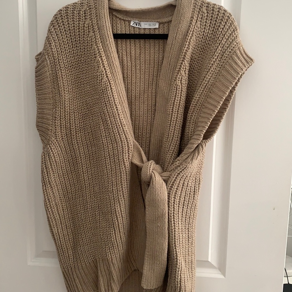 Tie sweater vest